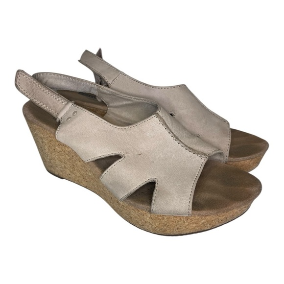 Clarks Collection Beige Soft Cushion Cork Wedge Open Toe Sandal Women's Size 8 - Picture 2 of 13